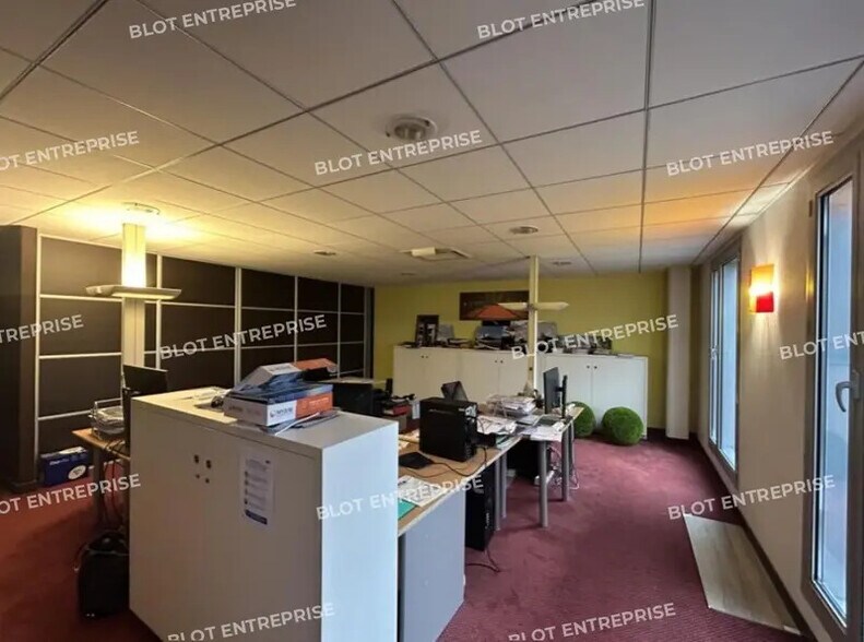 10 Rue Jean Rouxel, Orvault for sale - Interior Photo - Image 2 of 14