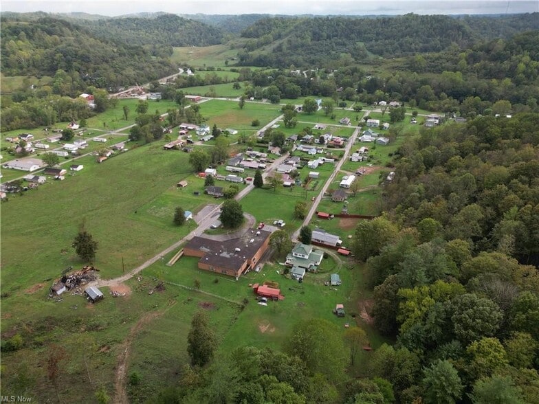 66 Roosevelt St, Reedy, WV for sale - Building Photo - Image 3 of 10