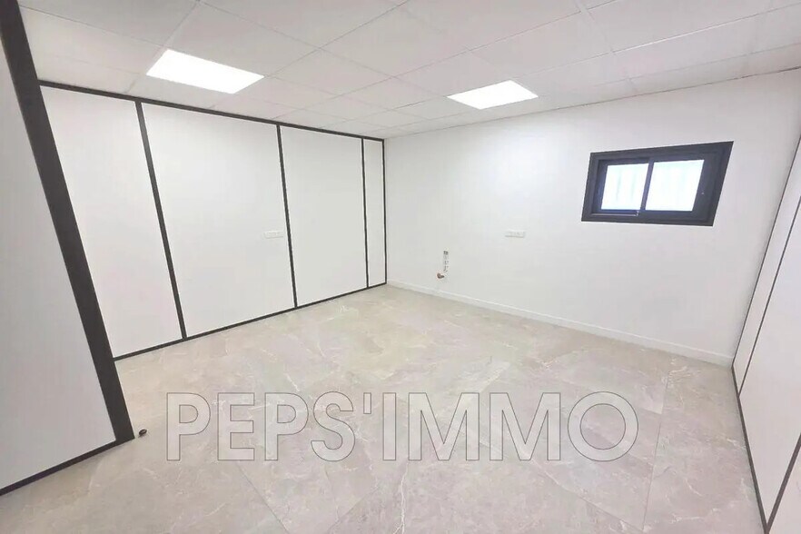 Flex in Châteauneuf-les-Martigues for lease - Building Photo - Image 2 of 5