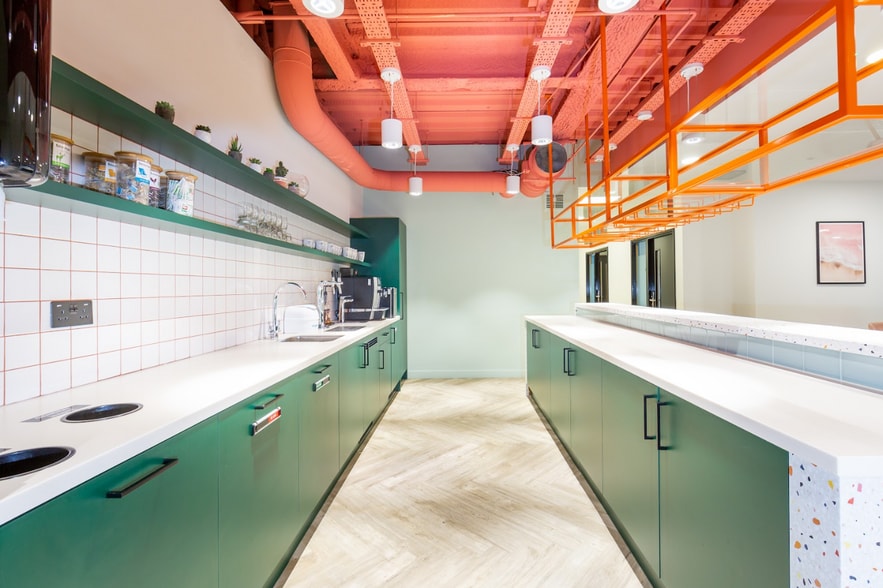 15-17 Alfred Pl, London for lease - Interior Photo - Image 3 of 12