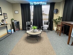 S S. 144th Industrial/ Flex space, Omaha, NE for lease Interior Photo- Image 1 of 9