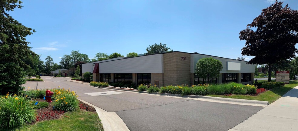 7011 Orchard Lake Rd, West Bloomfield, MI for lease - Building Photo - Image 1 of 2