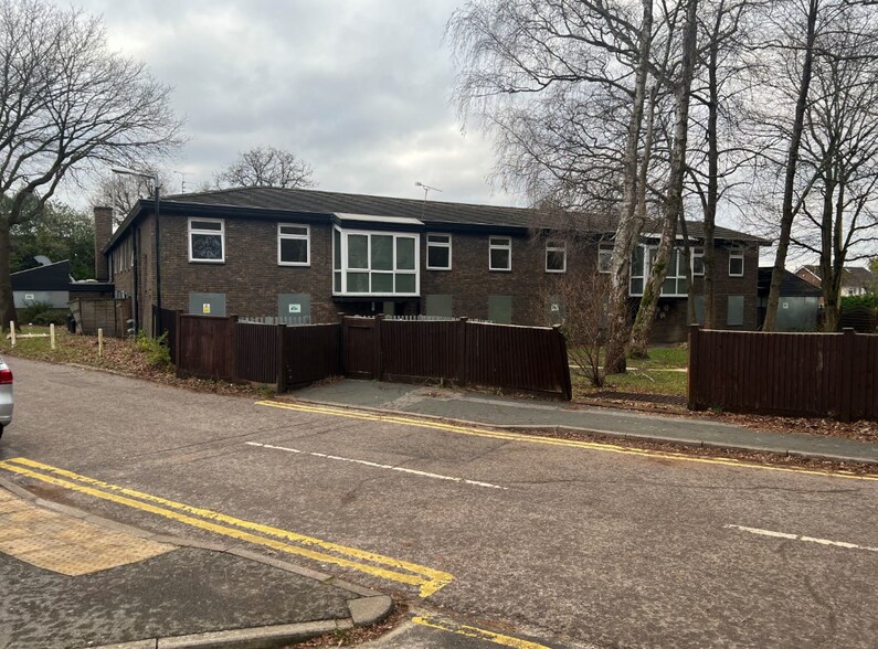 58 Wharf Rd, Aldershot for sale - Building Photo - Image 2 of 6