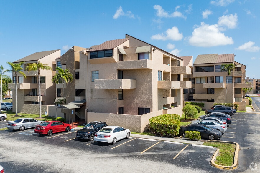 10400 SW 108th Ave, Miami, FL for sale - Primary Photo - Image 1 of 1