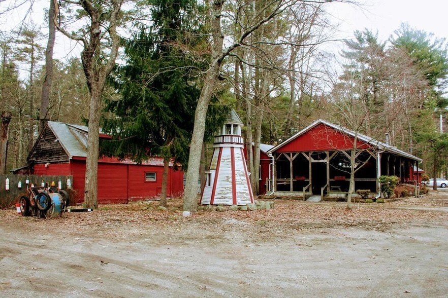 325 Lakeshore Dr, Bellingham, MA 02019