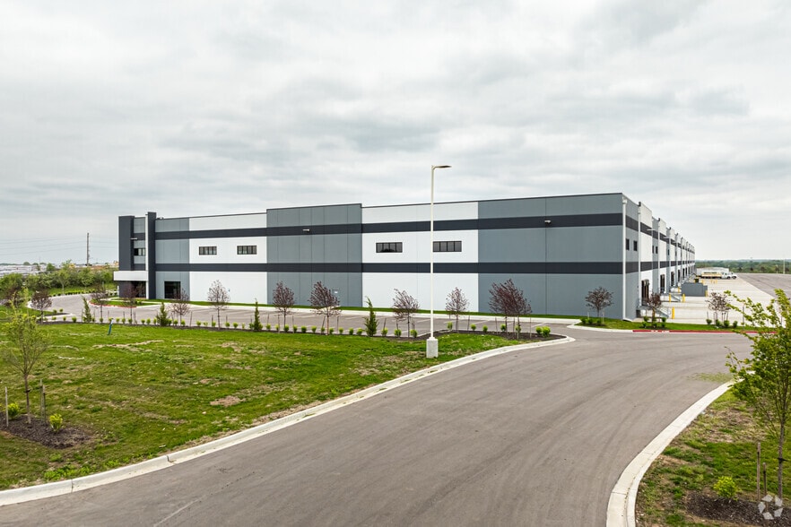 2201 NE Town Centre Blvd, Lee's Summit, MO for lease - Building Photo - Image 2 of 6