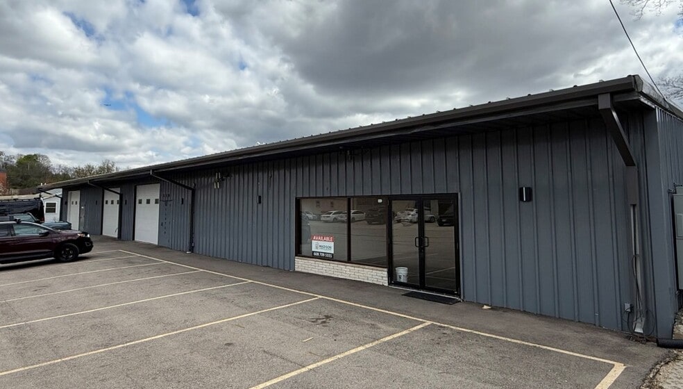 329 Coyier Ln, Madison, WI for lease - Building Photo - Image 1 of 2