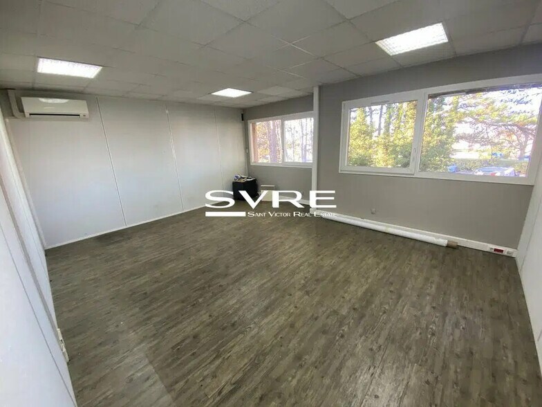 Office in Vitrolles for lease - Interior Photo - Image 3 of 4