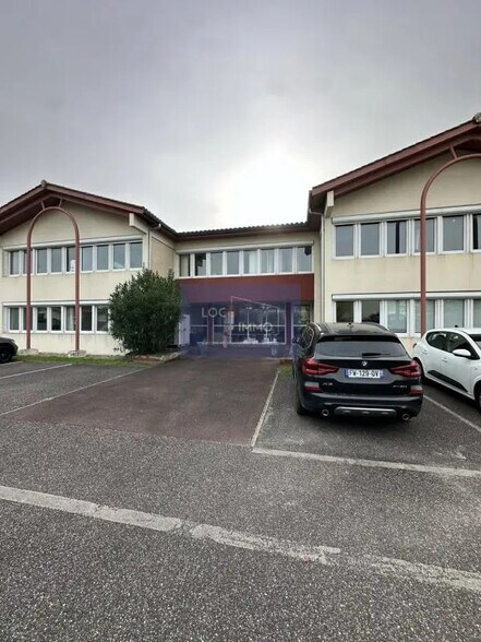 Office in Le Haillan for sale - Building Photo - Image 1 of 8