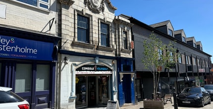 12-12A Gillygate, Pontefract for lease Building Photo- Image 1 of 3