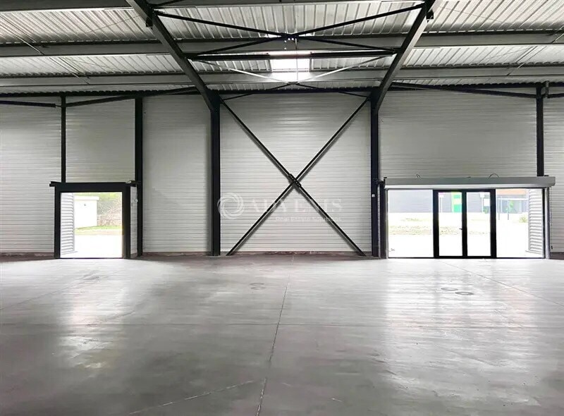 Retail in Anse for lease Interior Photo- Image 1 of 4