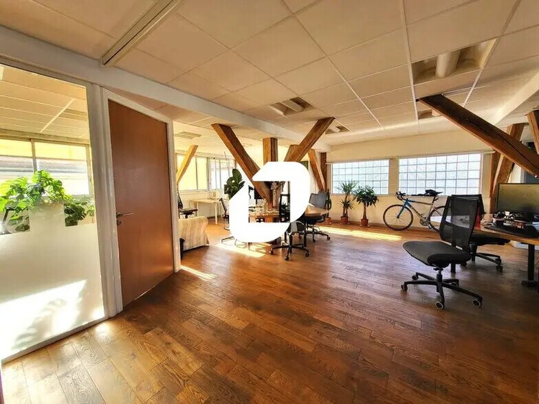 Office in Malakoff for lease - Building Photo - Image 1 of 17