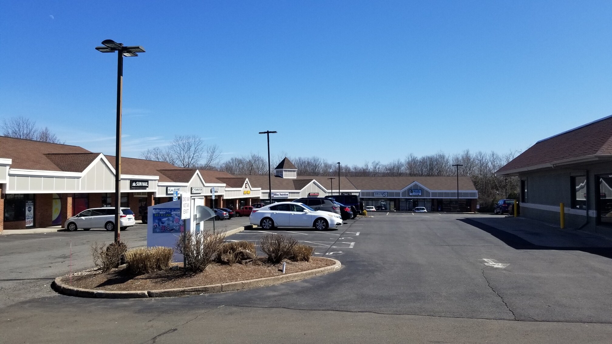 425477 S Broad St, Meriden, CT 06450 Parke Plaza Shopping Center