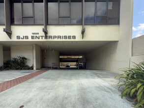 1297-1313 S Beretania St, Honolulu, HI for lease Building Photo- Image 2 of 3