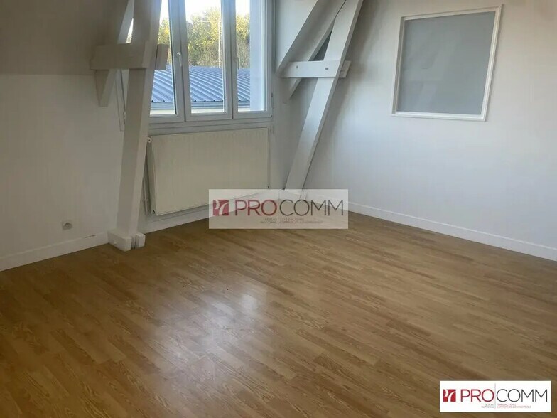 Office in Luisant for lease - Interior Photo - Image 1 of 11