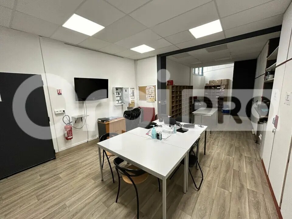 Office in Montluçon for lease Building Photo- Image 1 of 8