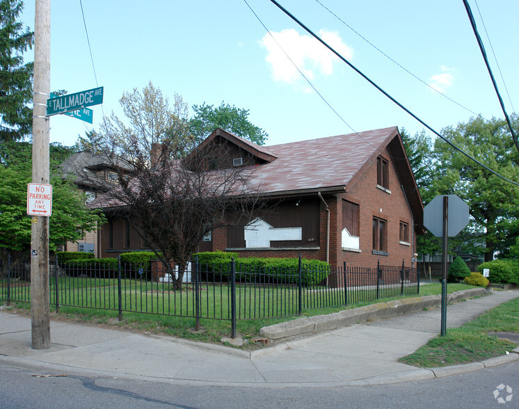 75 E Tallmadge Ave, Akron, OH for lease - Primary Photo - Image 1 of 4