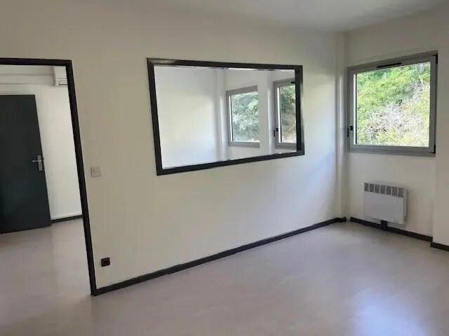 Office in Nice for lease - Interior Photo - Image 2 of 4