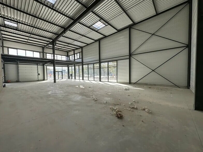 Flex in ILLKIRCH-GRAFFENSTADEN for lease - Interior Photo - Image 3 of 5