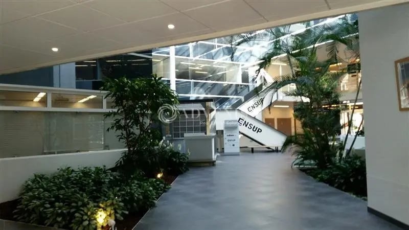 Office in Guyancourt for lease - Building Photo - Image 3 of 5