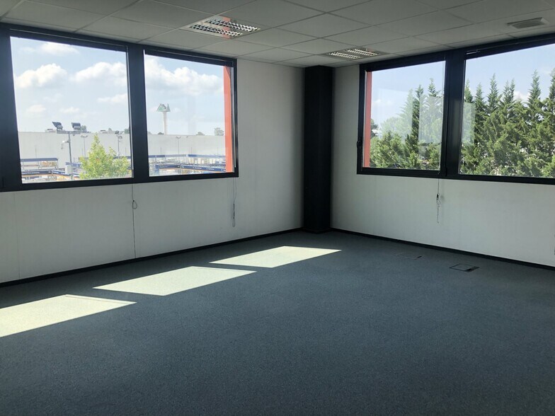 38 Allée Mégevie, Gradignan for lease - Building Photo - Image 3 of 11