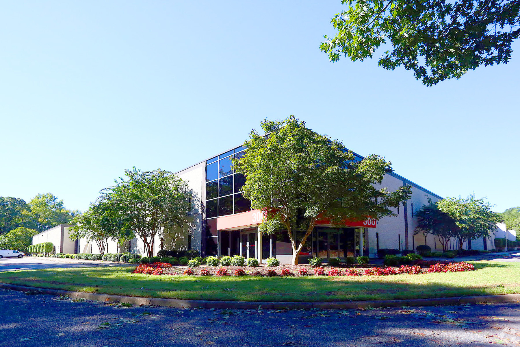 300-344 McLaws Cir, Williamsburg, VA for lease Building Photo- Image 1 of 3