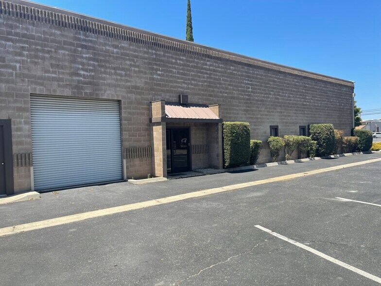 5718 E Shields Ave, Fresno, CA for lease - Building Photo - Image 2 of 4