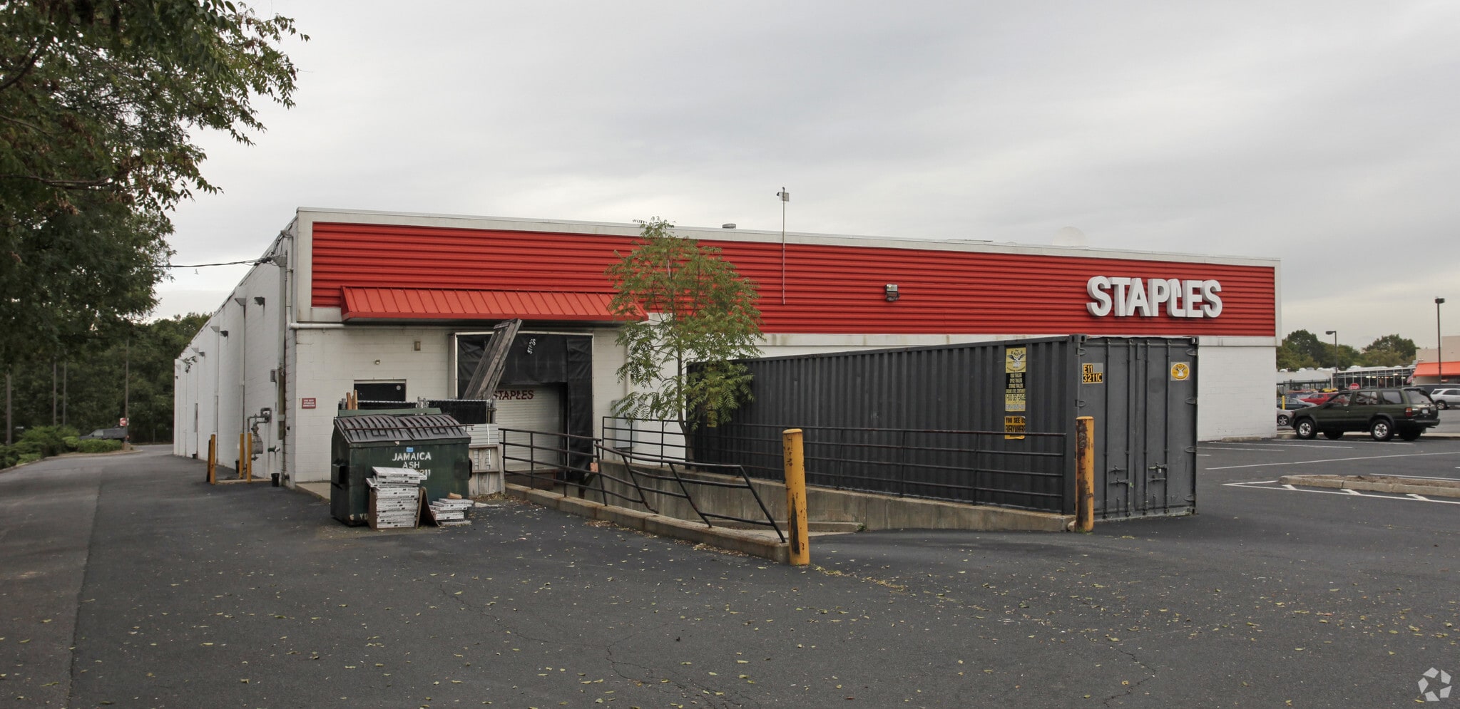 84 Jericho Tpke, Jericho, NY 11753 Staples