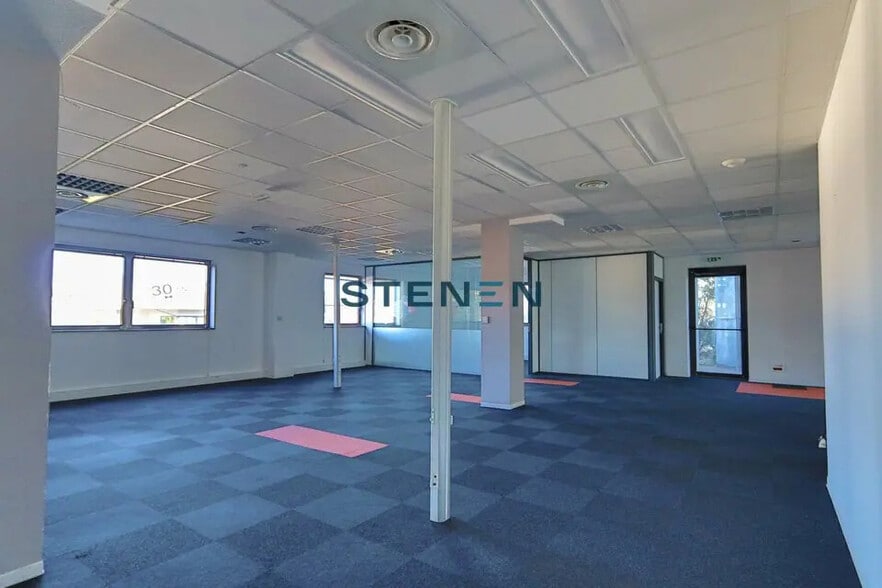 Office in Aix-en-Provence for lease - Building Photo - Image 3 of 16