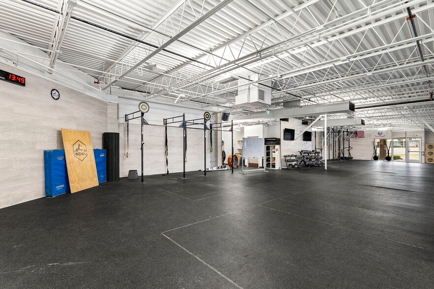 221 W County Line Rd, Littleton, CO for lease - Interior Photo - Image 2 of 27