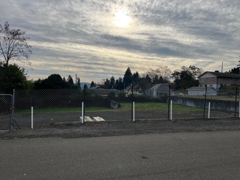 4105 W F St, Bremerton, WA for lease - Building Photo - Image 2 of 3