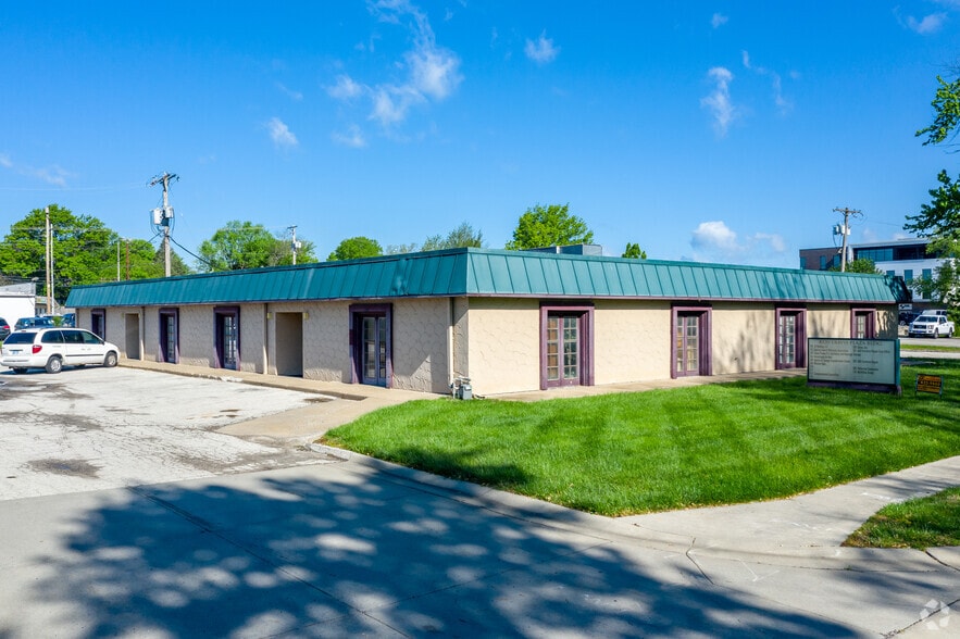 8220 Travis St, Overland Park, KS for lease - Primary Photo - Image 1 of 2