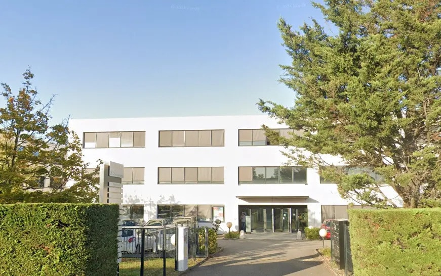 23 Rue Maryse Bastié, Bron for lease - Building Photo - Image 1 of 2