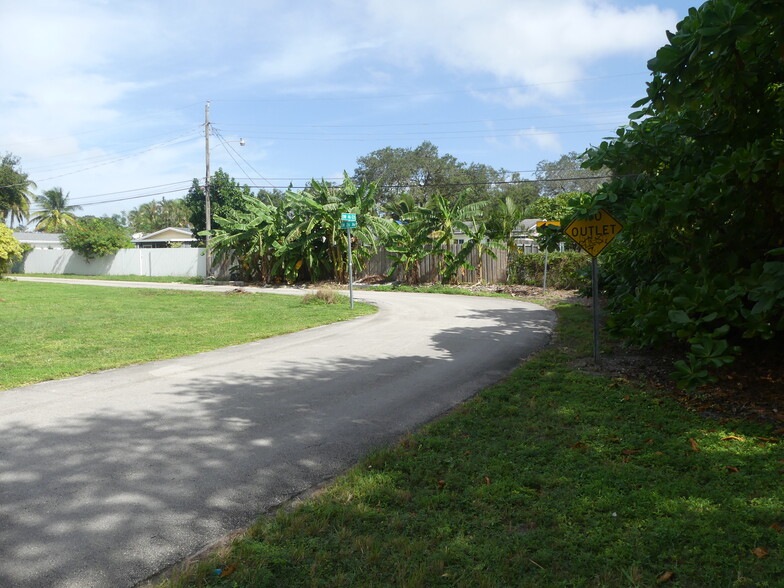 4651 SW 26th Ter, Fort Lauderdale, FL for sale - Building Photo - Image 3 of 9