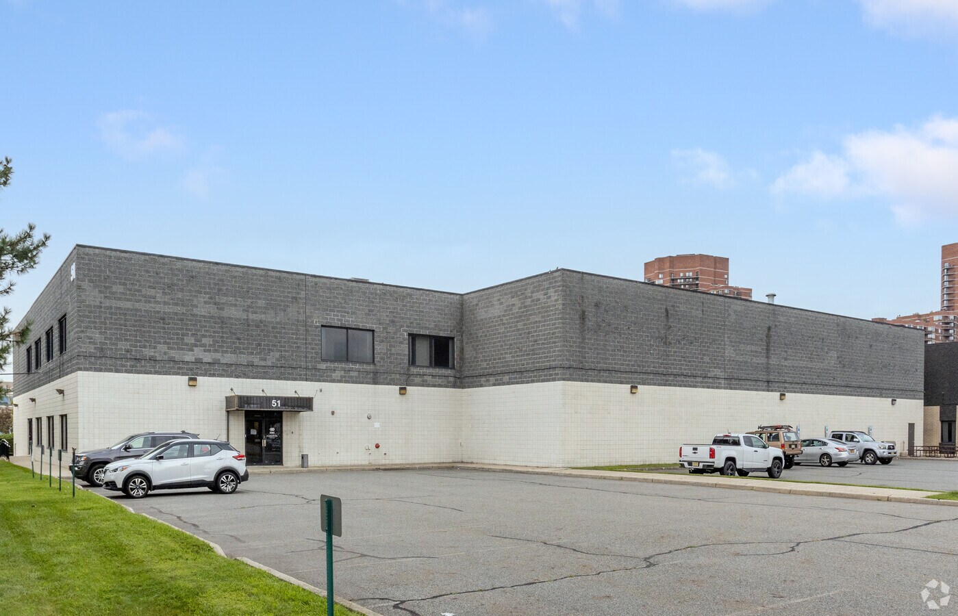 51 Hartz Way, Secaucus, NJ 07094