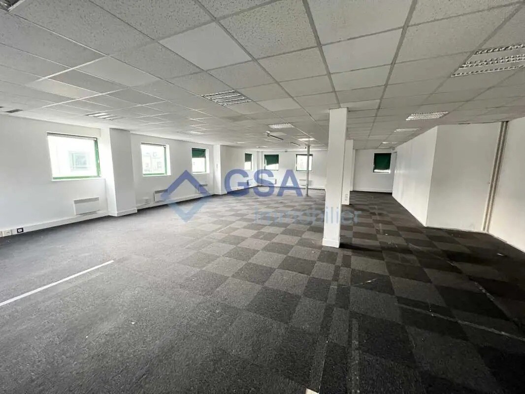 Office in Viry-Châtillon for lease Interior Photo- Image 1 of 4