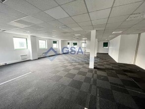 Office in Viry-Châtillon for lease Interior Photo- Image 1 of 4
