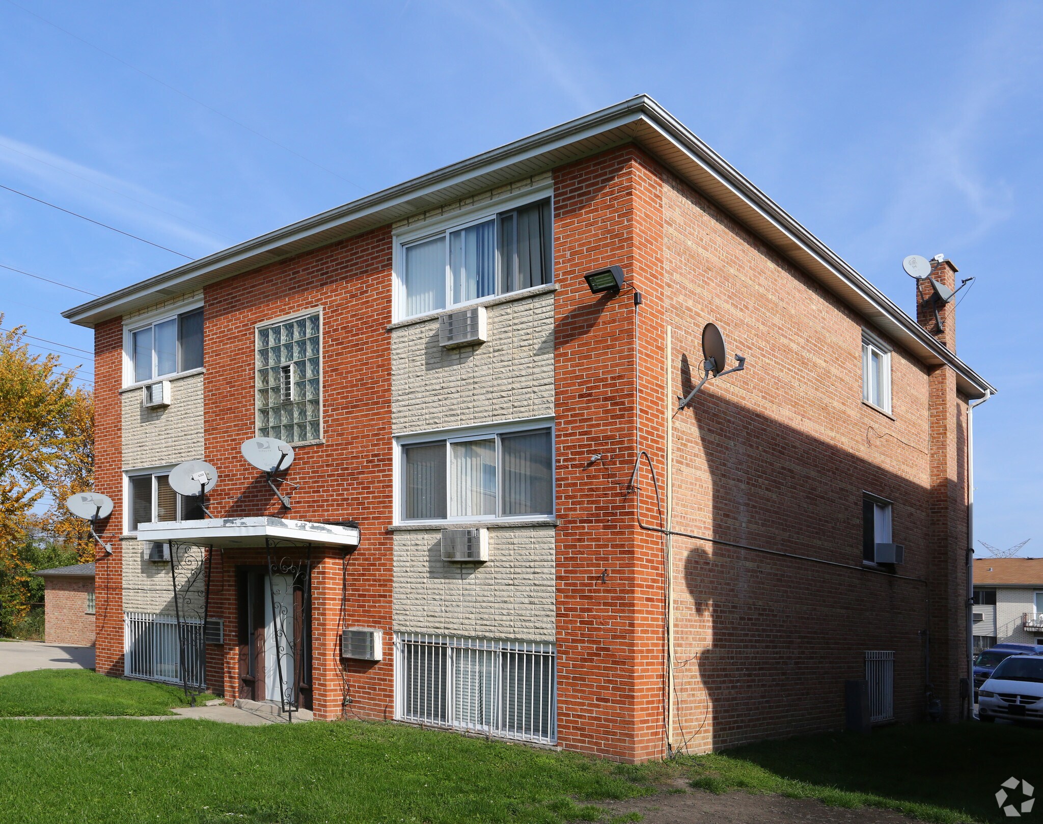 9670 Golf Ter, Des Plaines, IL for sale Primary Photo- Image 1 of 1