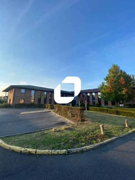 Office in Lezennes for lease - Building Photo - Image 3 of 11