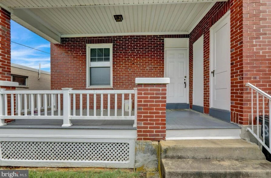 221 E Lancaster Ave, Shillington, PA for lease - Building Photo - Image 2 of 13