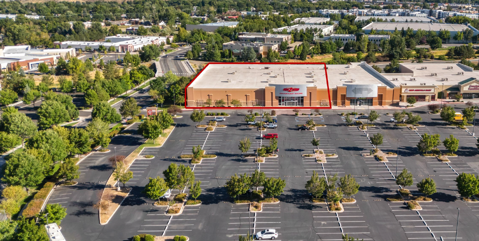 6895 Sierra Center Pky, Reno, NV for lease - Building Photo - Image 1 of 27