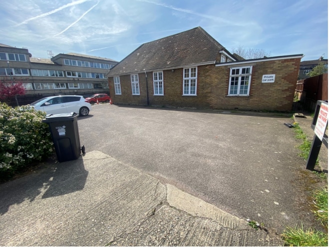 Ray Lodge Rd, Woodford Green for sale - Primary Photo - Image 1 of 1