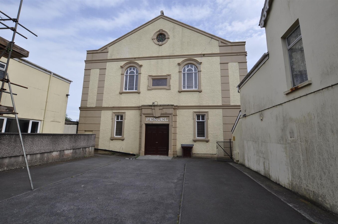 1 Penuel St, Carmarthen, Dyf Sa31 1nh - Specialty For Sale 