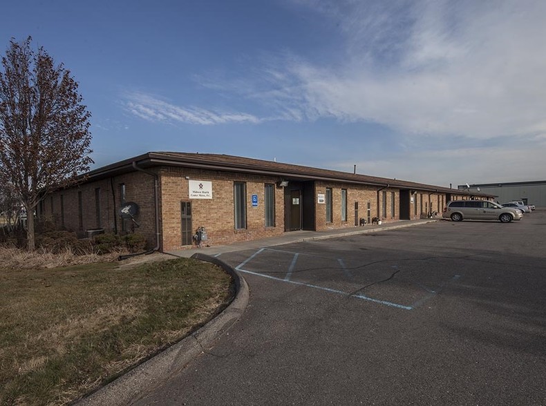 9301-9339 Middlebelt Rd, Romulus, MI for lease - Building Photo - Image 2 of 4