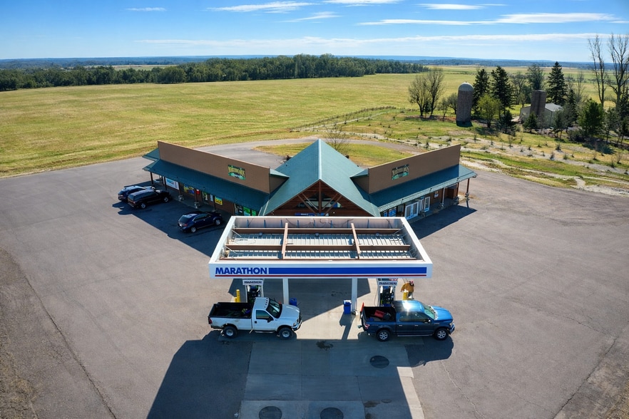 C-Store Portfolio | 2 WI Locations portfolio of 2 properties for sale on LoopNet.com - Building Photo - Image 2 of 6