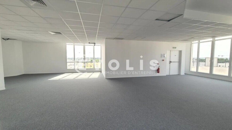 Office in Chessy for lease - Building Photo - Image 2 of 12