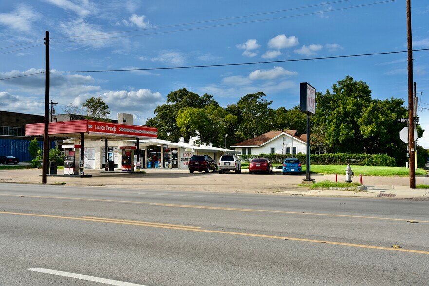 301 W Division St, Arlington, TX for sale - Building Photo - Image 1 of 1
