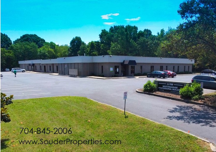 11709 Fruehauf Dr, Charlotte, NC for lease - Building Photo - Image 1 of 7