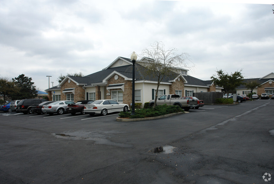 415 Plaza Dr, Dunedin, FL for lease - Primary Photo - Image 2 of 3