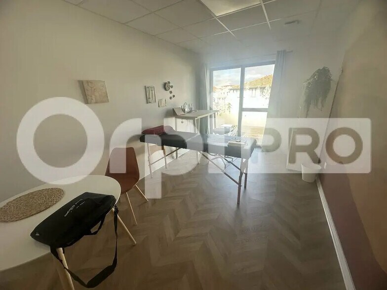 Office in Angresse for sale - Interior Photo - Image 1 of 2
